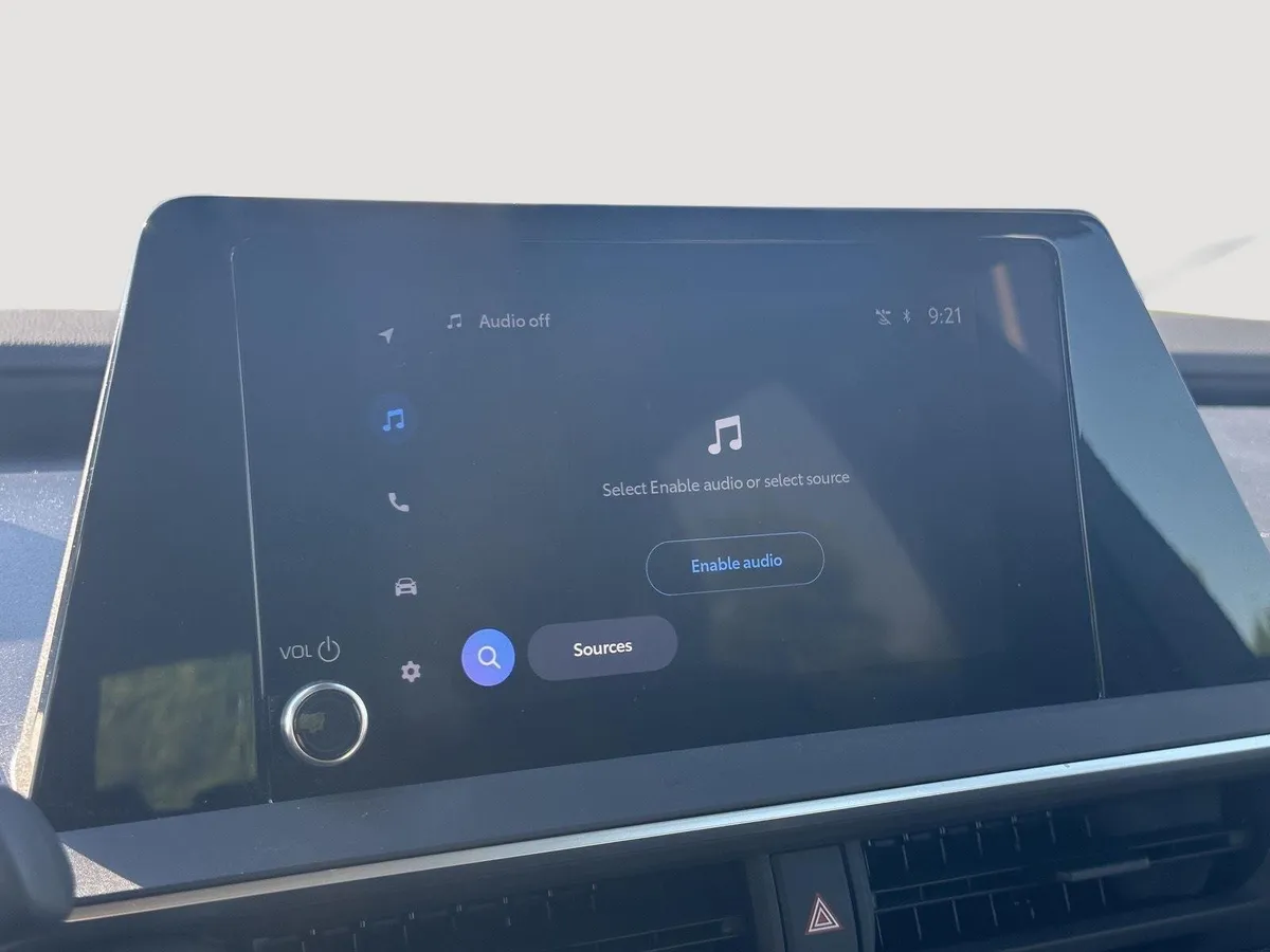 2025 Toyota Prius XLE thumbnail 12