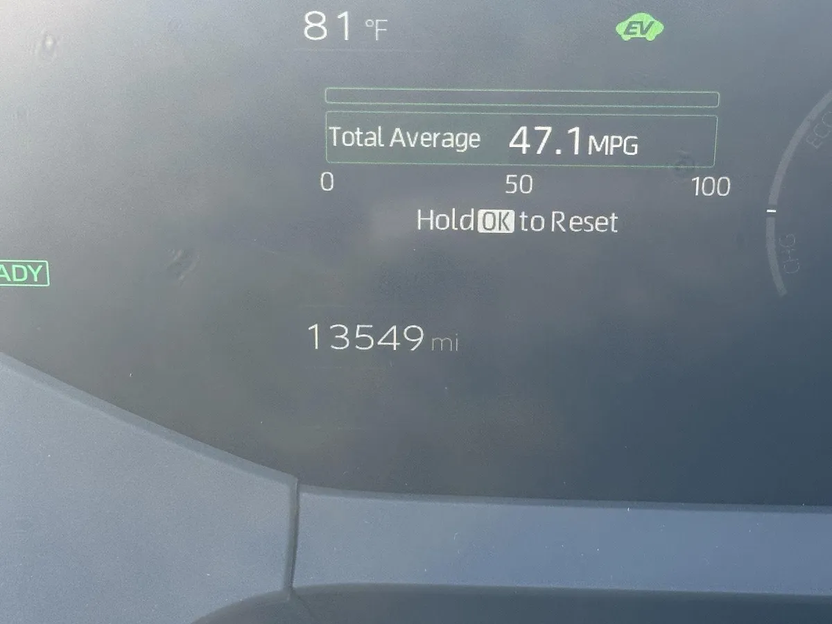 2025 Toyota Prius XLE thumbnail 14