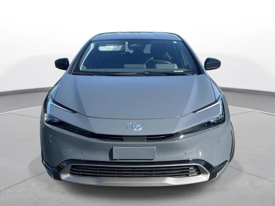 2025 Toyota Prius XLE thumbnail 3