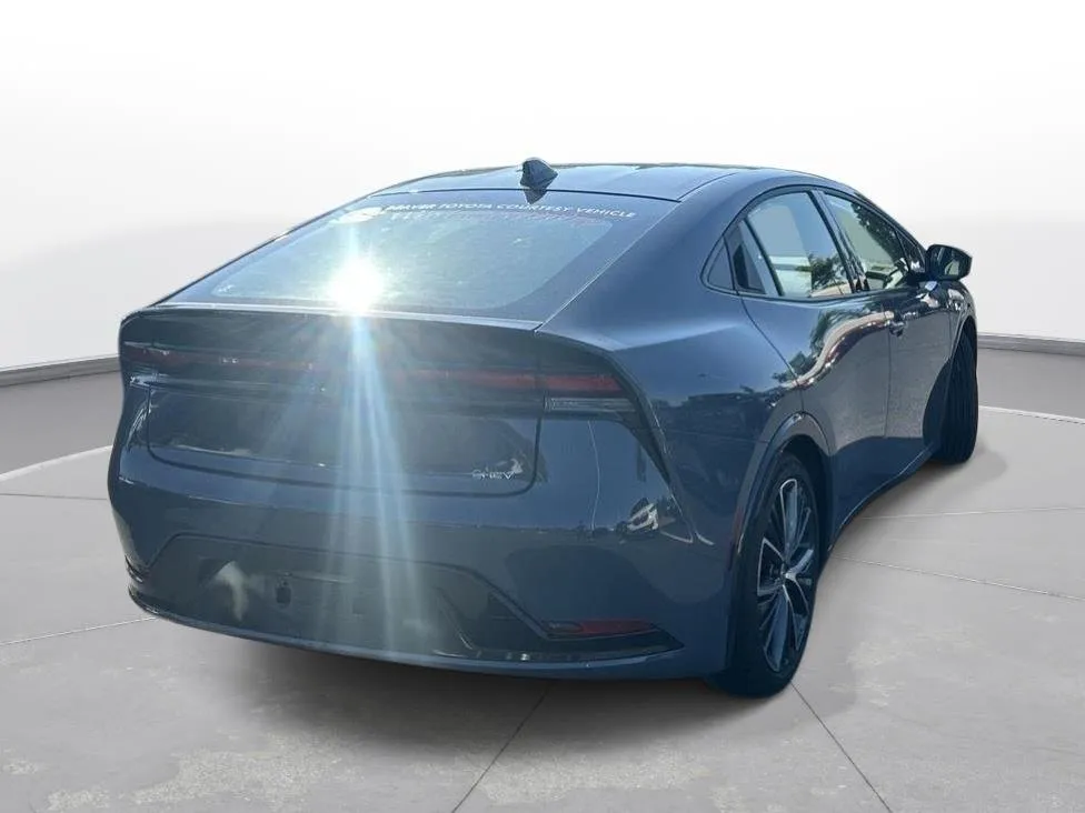 2025 Toyota Prius XLE thumbnail 6