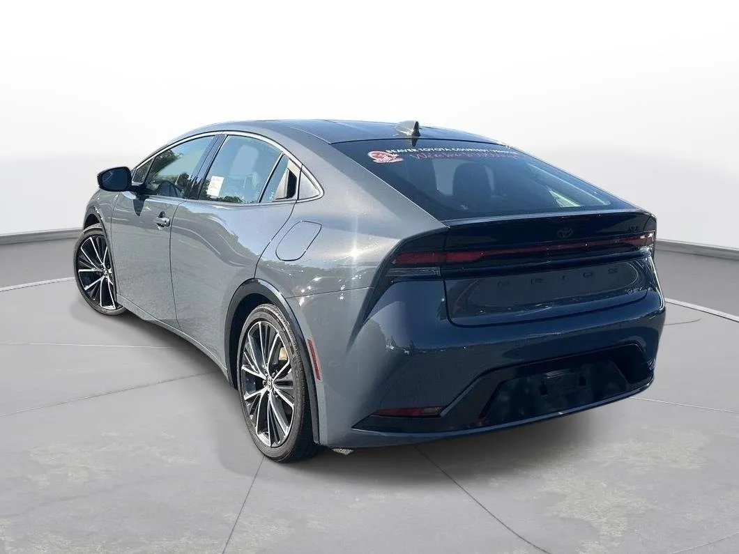 2025 Toyota Prius XLE thumbnail 8