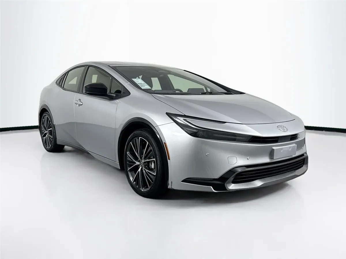 2025 Toyota Prius XLE thumbnail 10