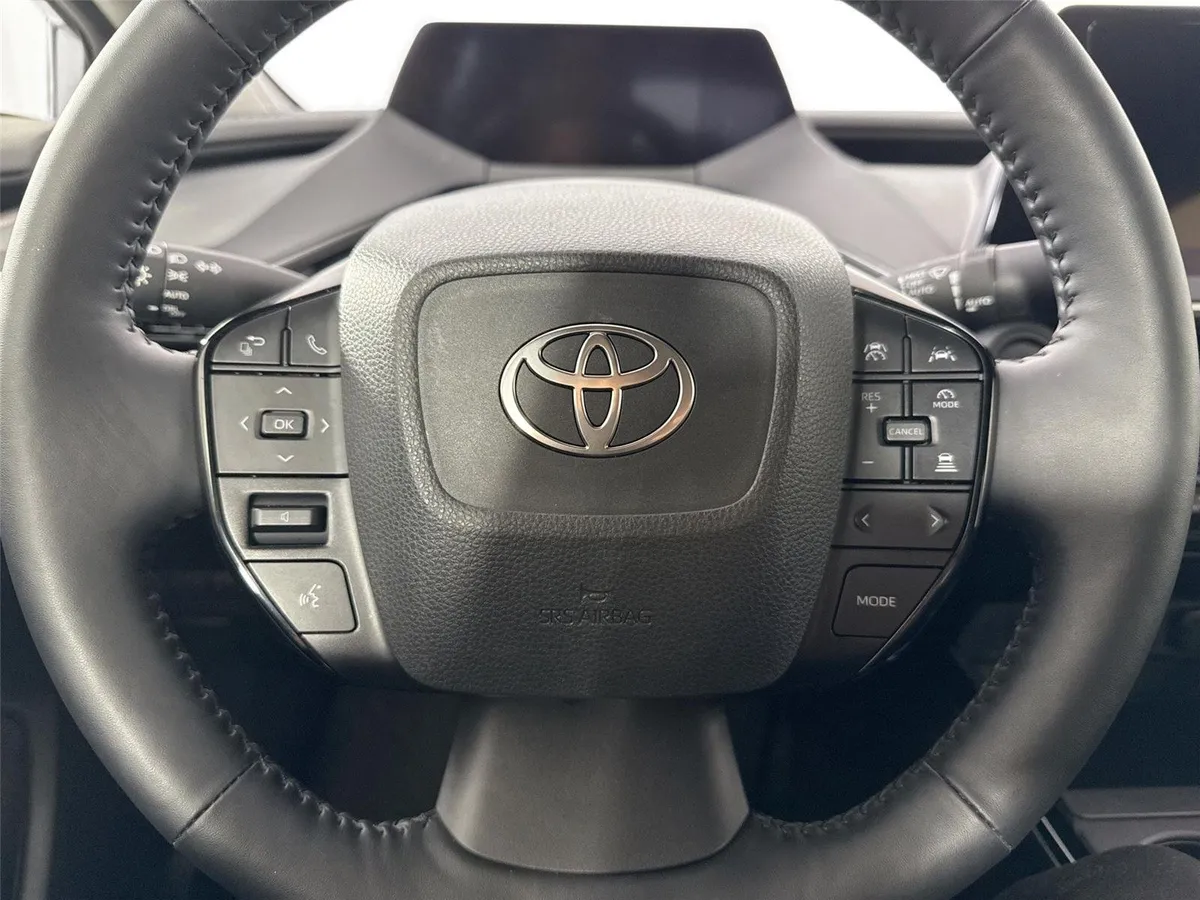 2025 Toyota Prius XLE thumbnail 17