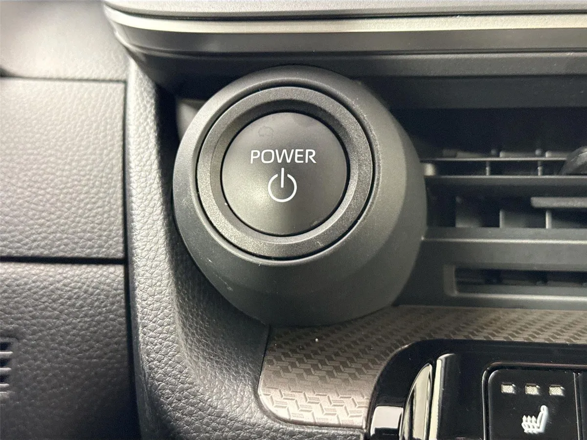 2025 Toyota Prius XLE thumbnail 22