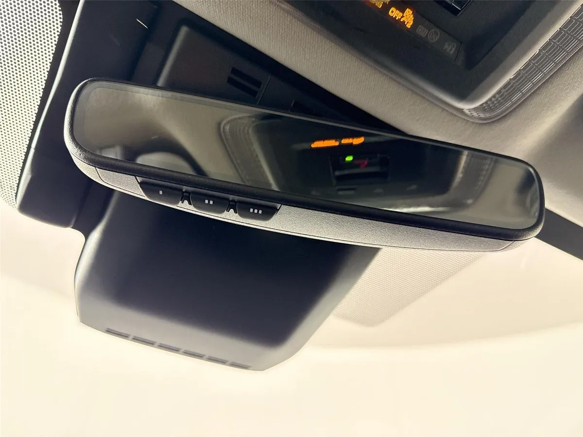 2025 Toyota Prius XLE thumbnail 23