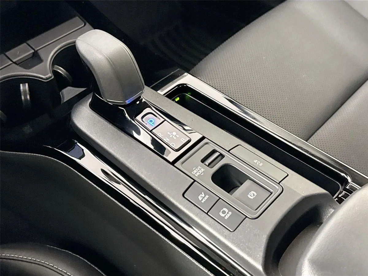 2025 Toyota Prius XLE thumbnail 27