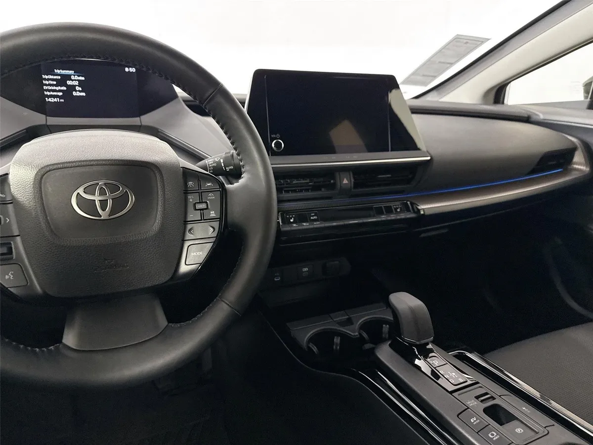 2025 Toyota Prius XLE thumbnail 32