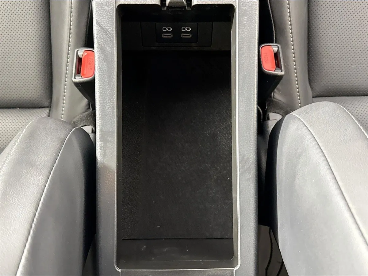 2025 Toyota Prius XLE thumbnail 33