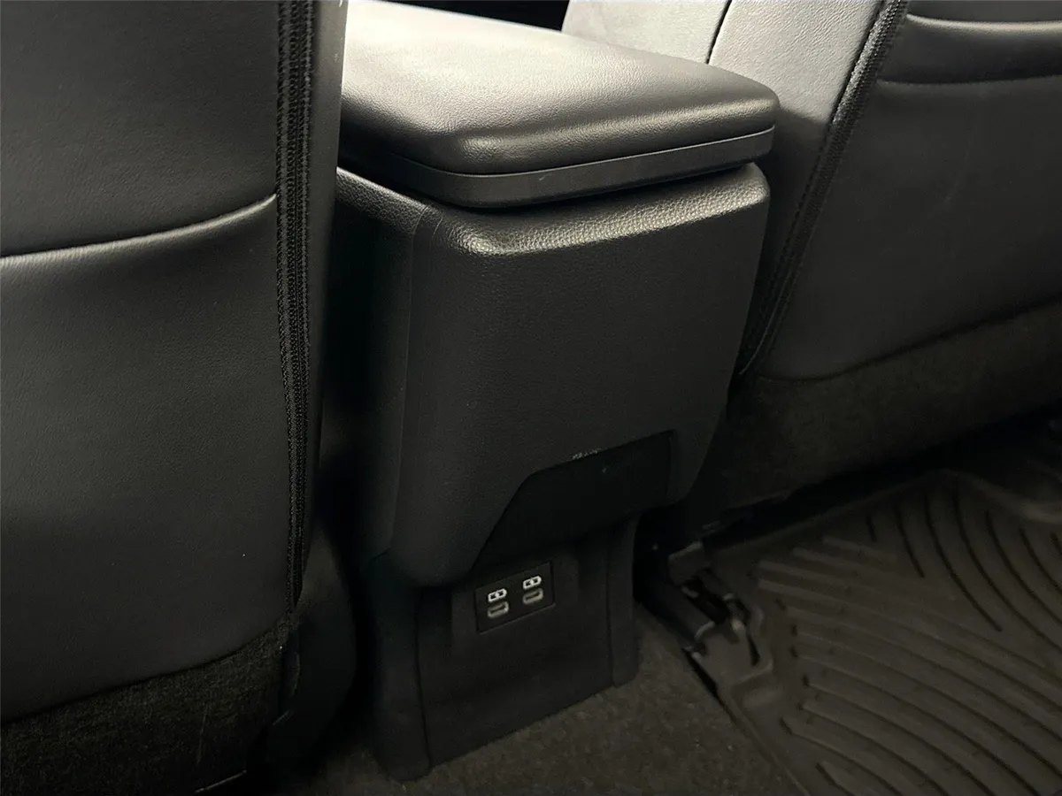 2025 Toyota Prius XLE thumbnail 35