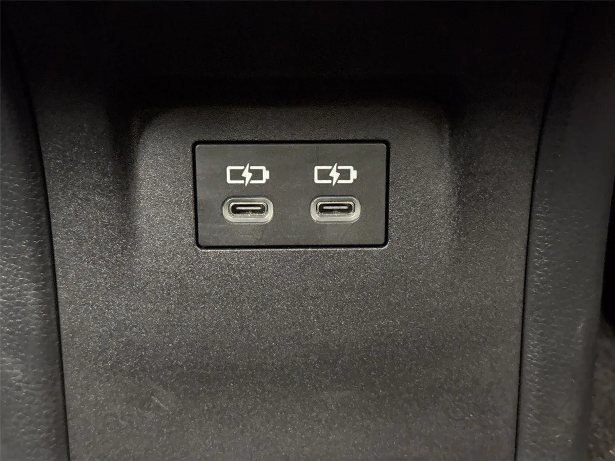 2025 Toyota Prius XLE thumbnail 36