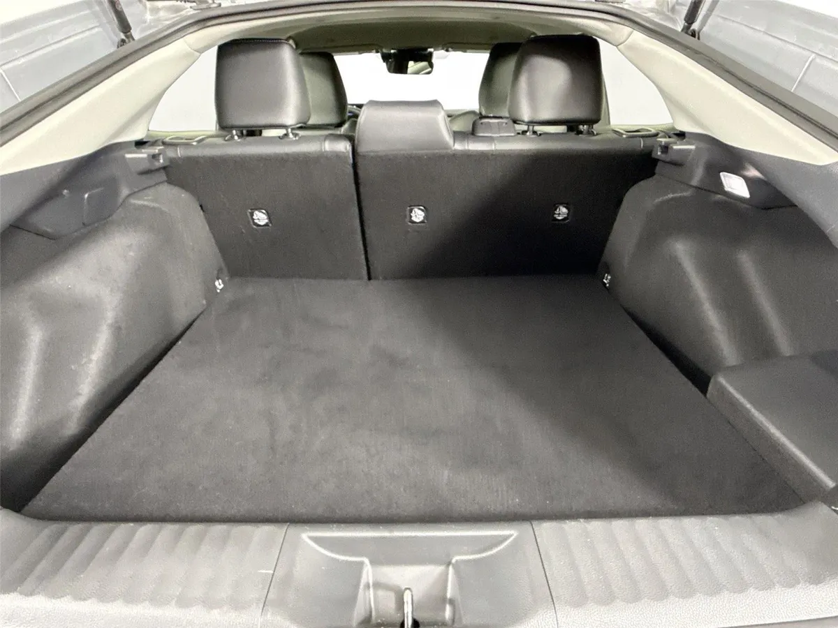 2025 Toyota Prius XLE thumbnail 37