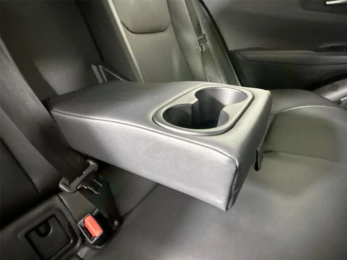 2025 Toyota Prius XLE thumbnail 38