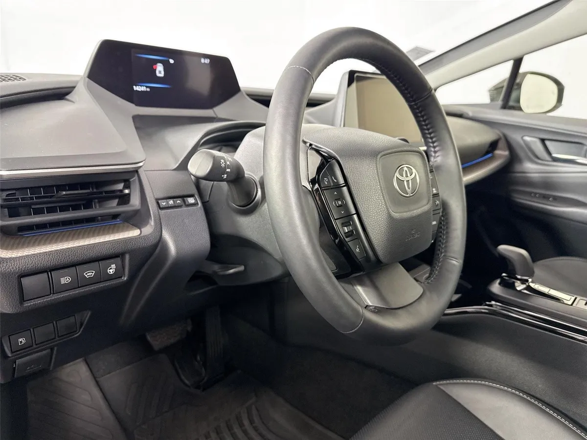 2025 Toyota Prius XLE thumbnail 4