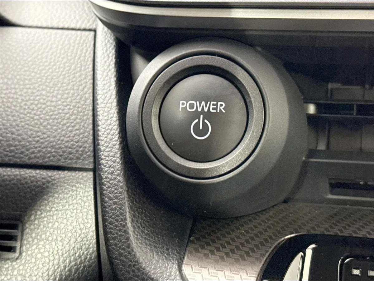 2025 Toyota Prius XLE thumbnail 22