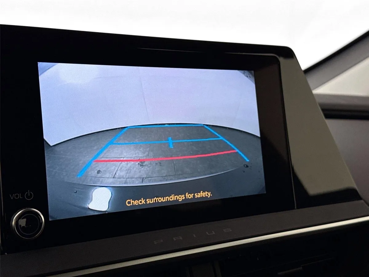 2025 Toyota Prius XLE thumbnail 25