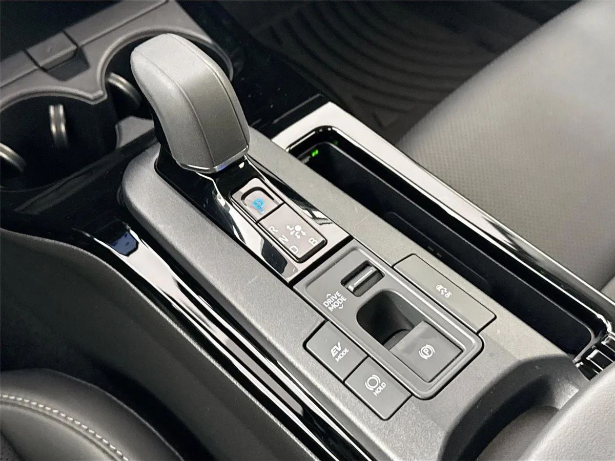 2025 Toyota Prius XLE thumbnail 27