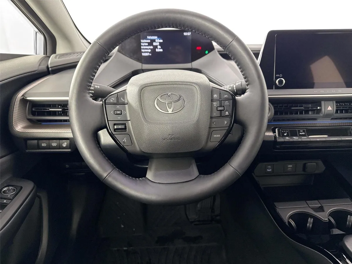 2025 Toyota Prius XLE thumbnail 31