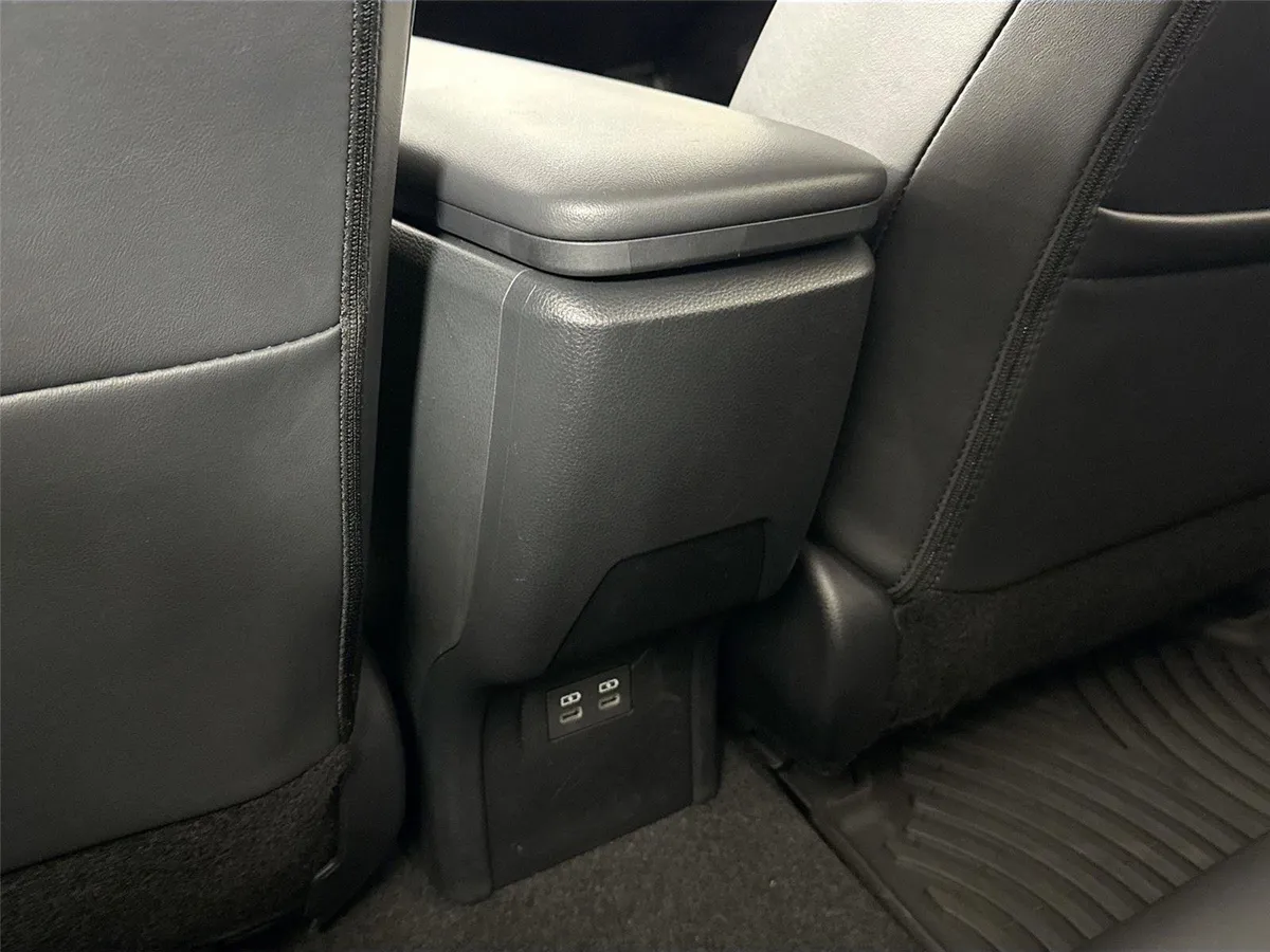 2025 Toyota Prius XLE thumbnail 35