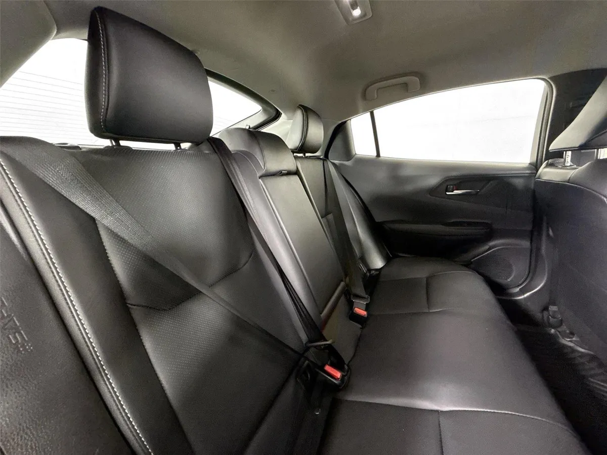 2025 Toyota Prius XLE thumbnail 39