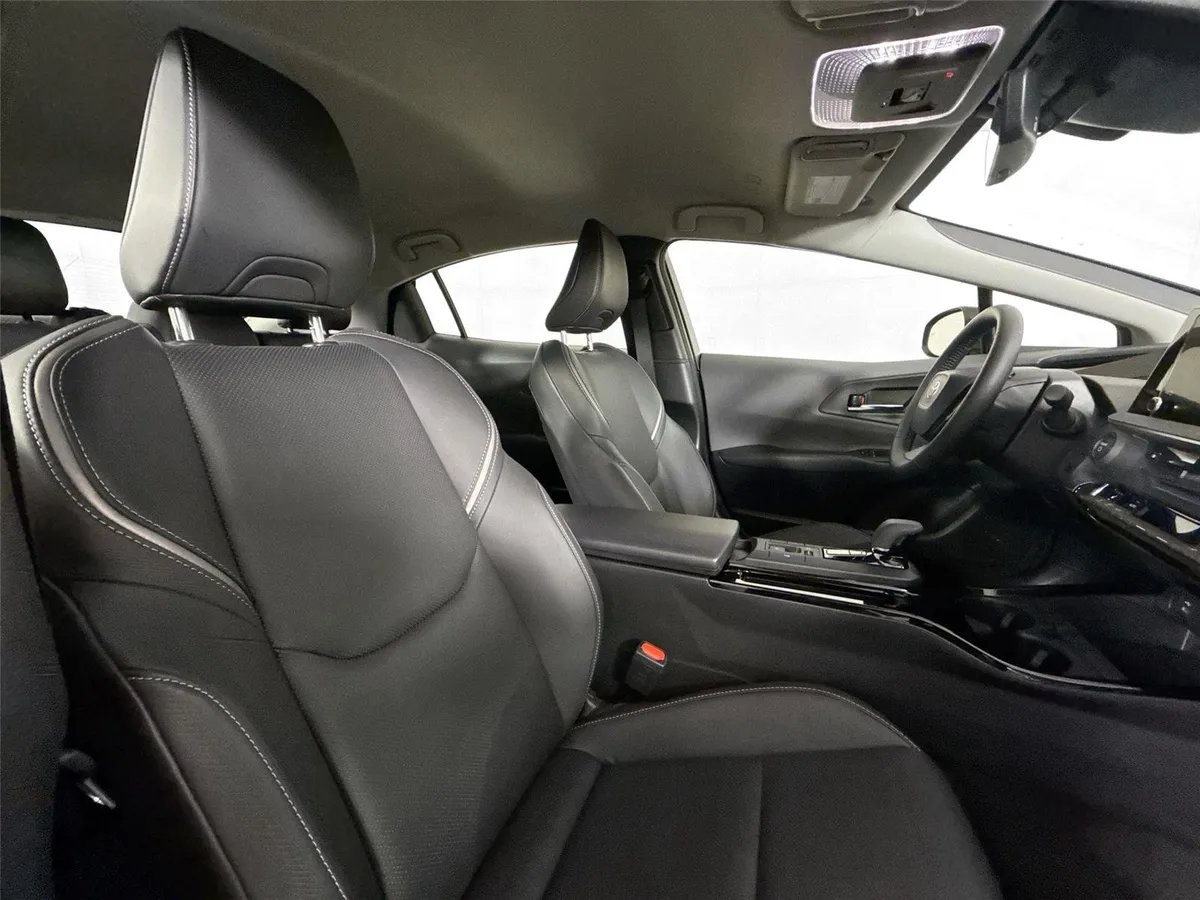 2025 Toyota Prius XLE thumbnail 40