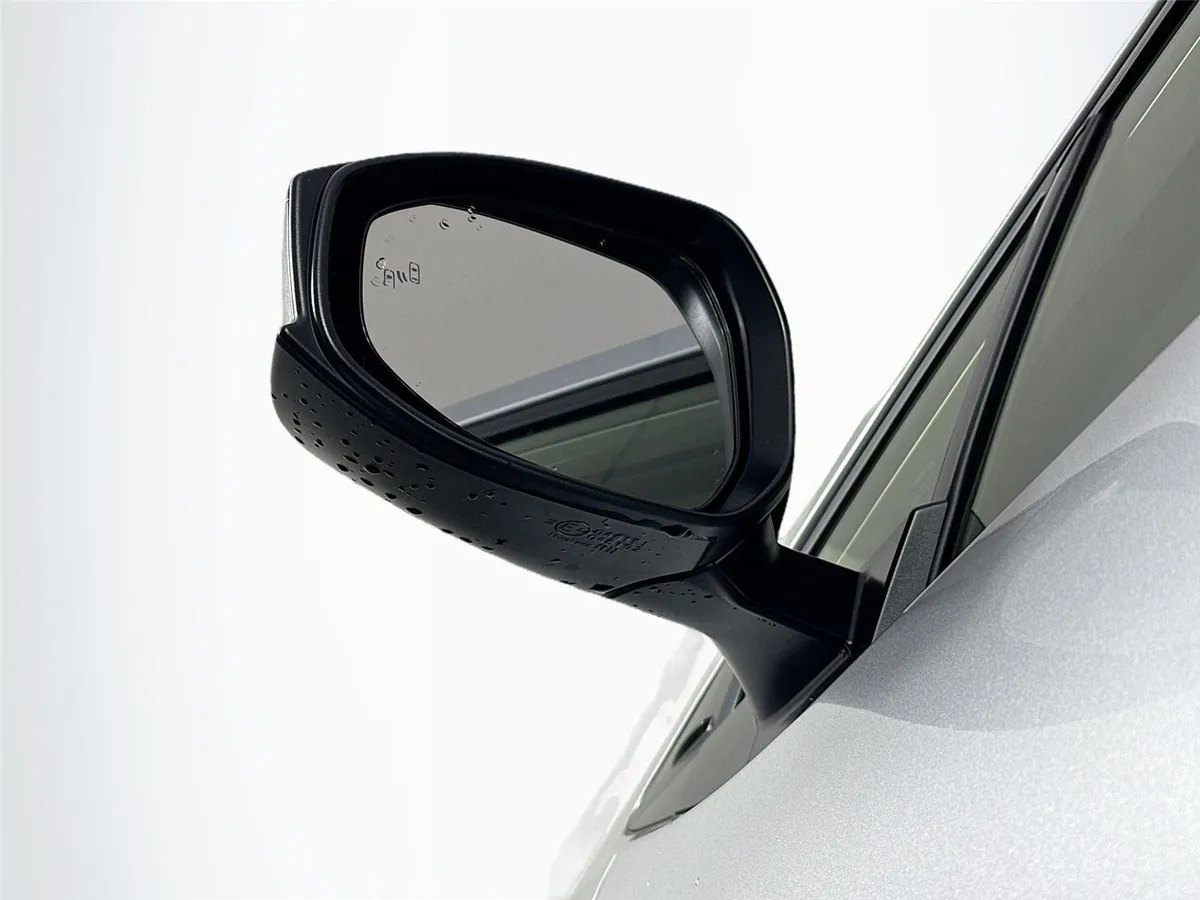2025 Toyota Prius XLE thumbnail 5