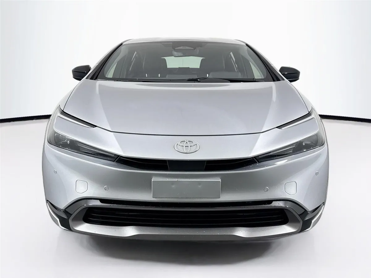 2025 Toyota Prius XLE thumbnail 9