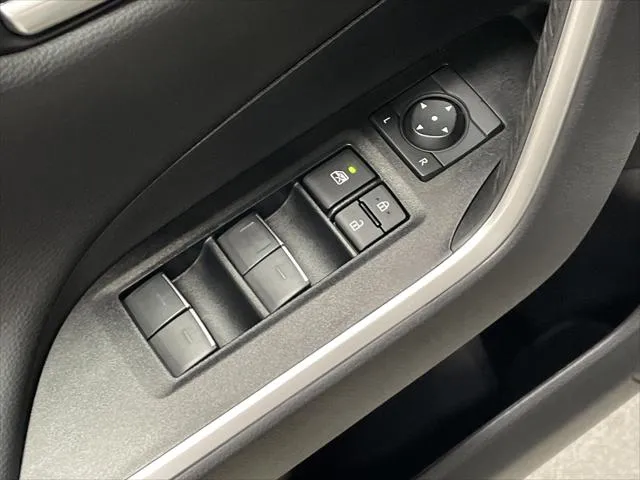 2025 Toyota RAV4 HYBRID thumbnail 14