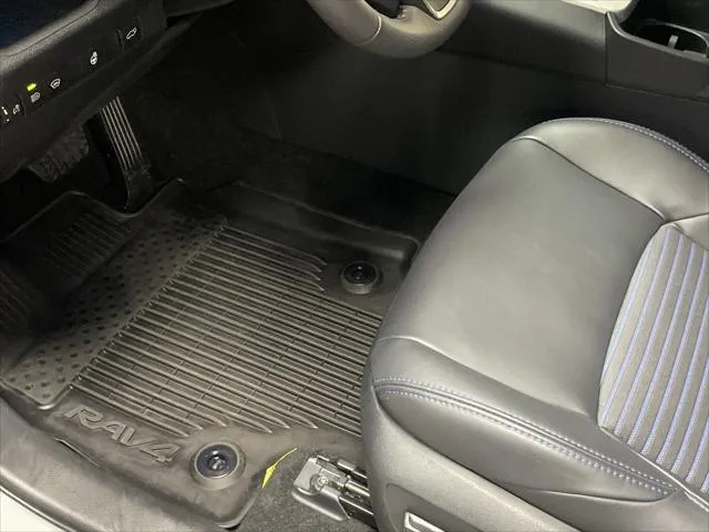 2025 Toyota RAV4 HYBRID thumbnail 16