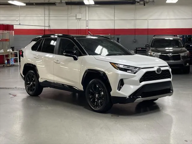 2025 Toyota RAV4 HYBRID thumbnail 2
