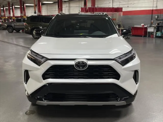 2025 Toyota RAV4 HYBRID thumbnail 3