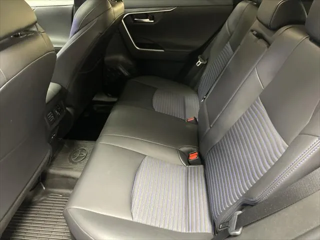 2025 Toyota RAV4 HYBRID thumbnail 31