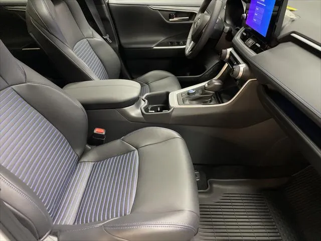 2025 Toyota RAV4 HYBRID thumbnail 34