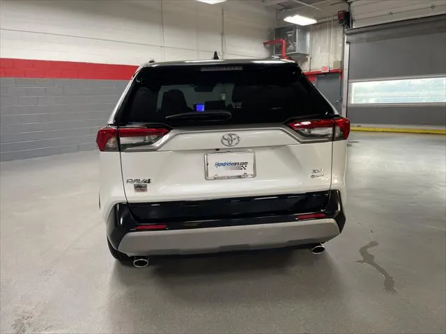 2025 Toyota RAV4 HYBRID thumbnail 8