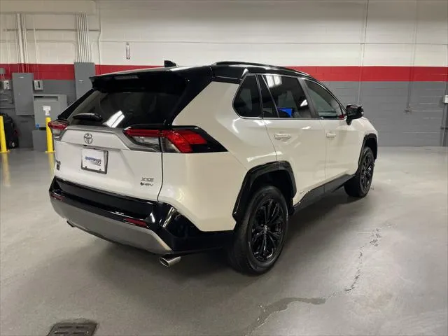 2025 Toyota RAV4 HYBRID thumbnail 9