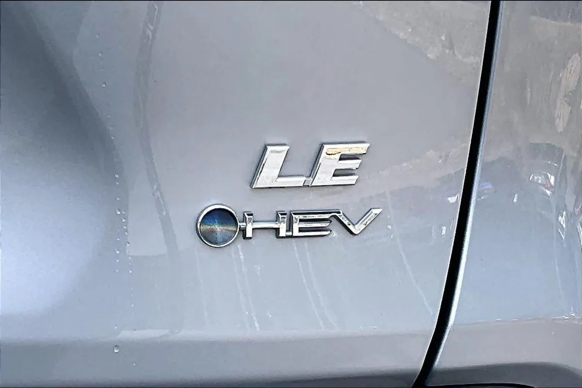 2025 Toyota RAV4 Hybrid LE thumbnail 10