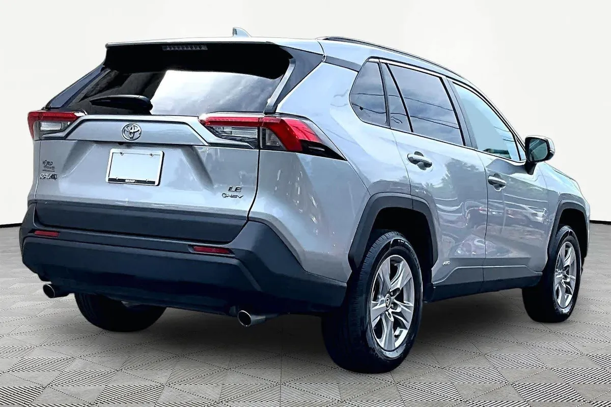 2025 Toyota RAV4 Hybrid LE thumbnail 13