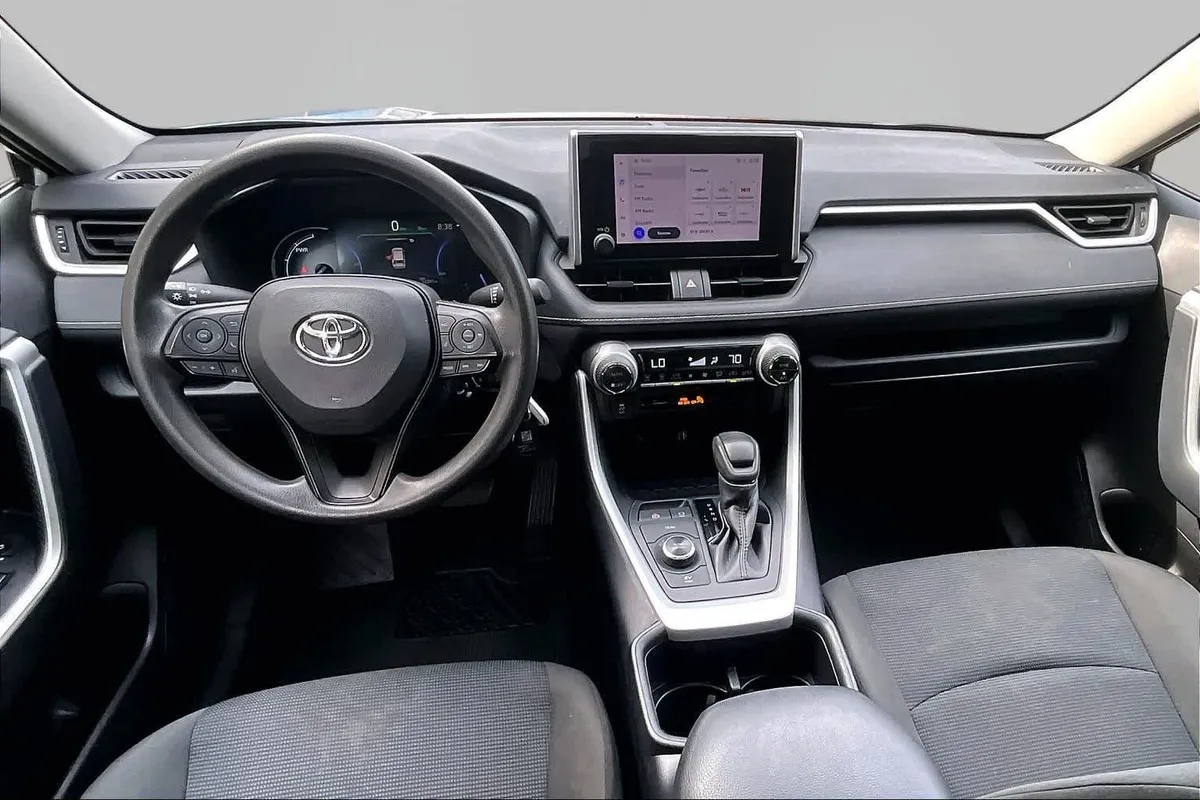2025 Toyota RAV4 Hybrid LE thumbnail 16