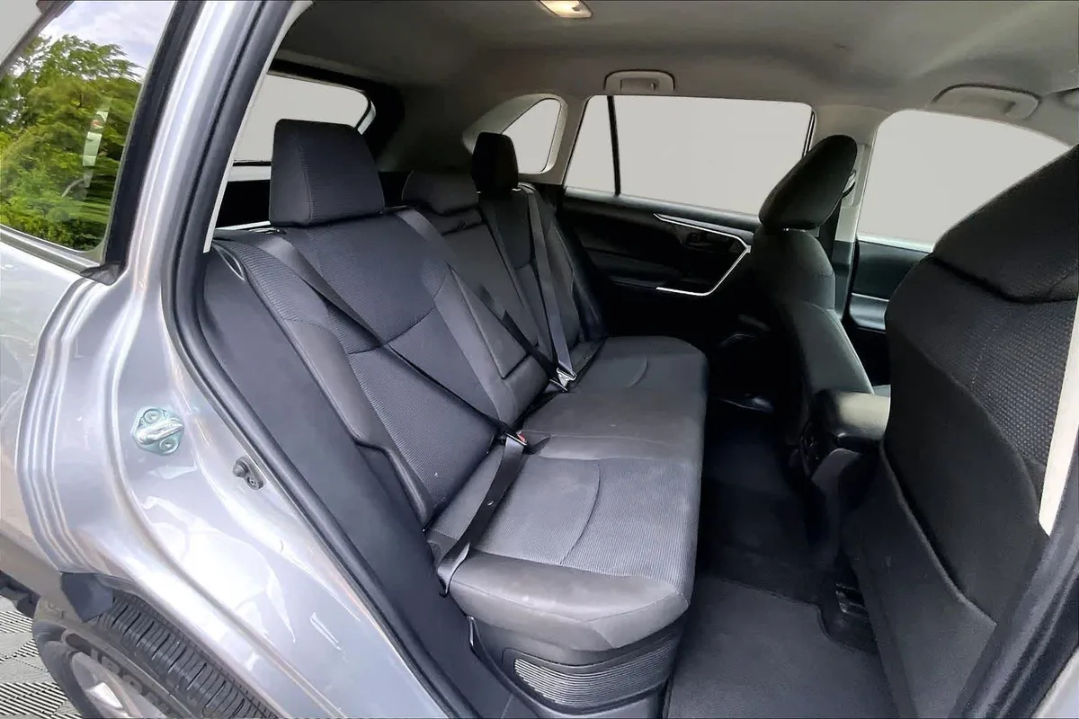 2025 Toyota RAV4 Hybrid LE thumbnail 20