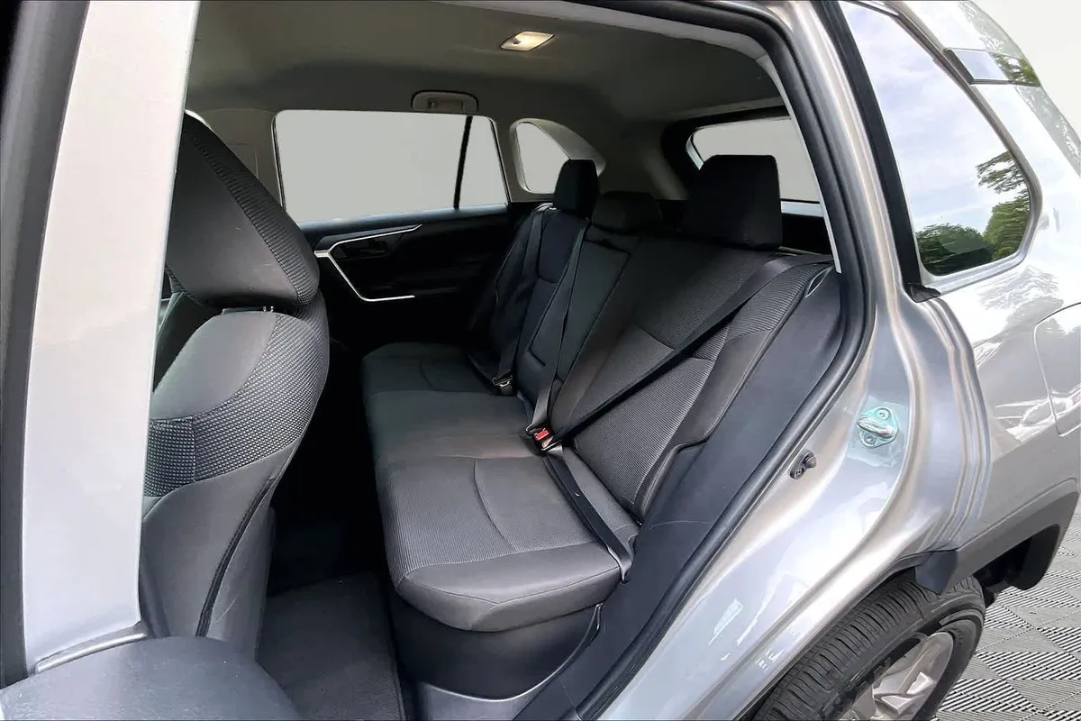 2025 Toyota RAV4 Hybrid LE thumbnail 21