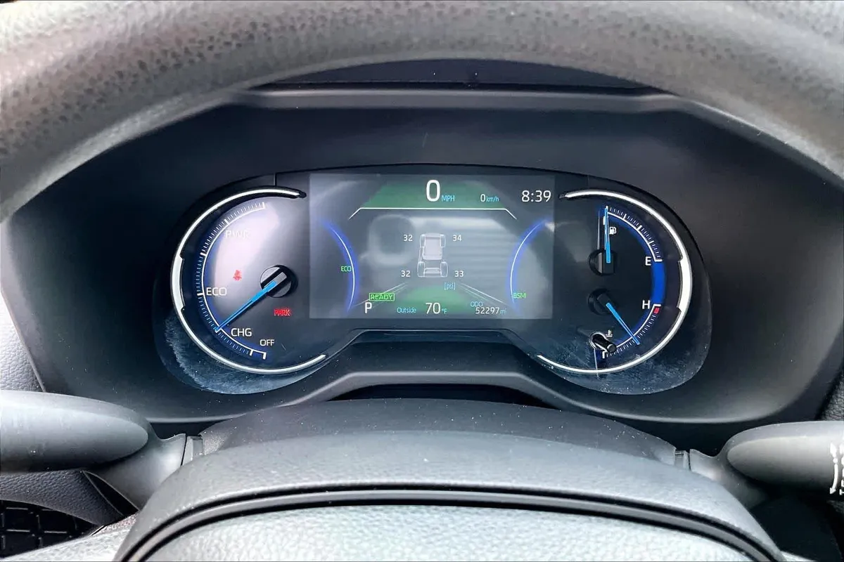 2025 Toyota RAV4 Hybrid LE thumbnail 26
