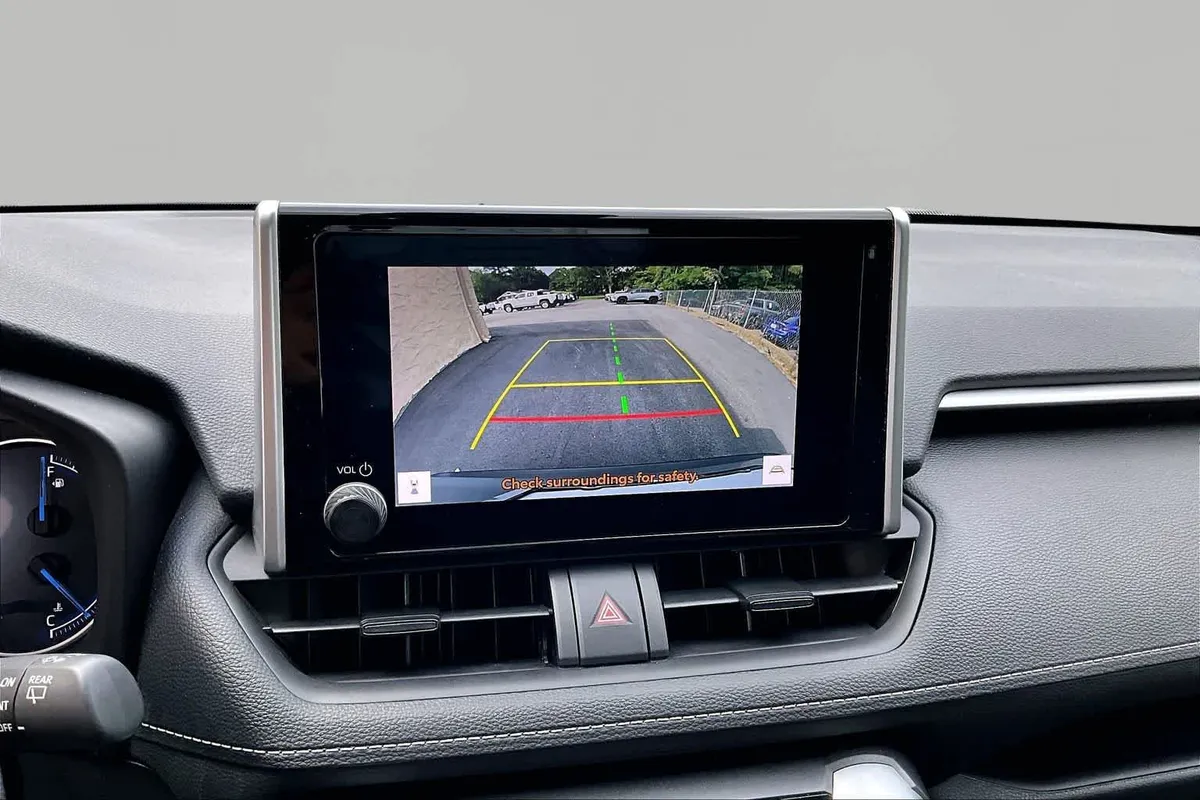 2025 Toyota RAV4 Hybrid LE thumbnail 27