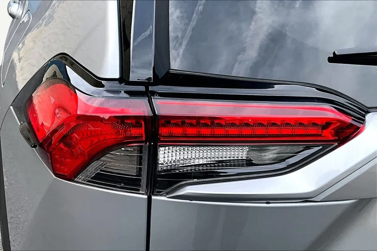 2025 Toyota RAV4 Hybrid LE thumbnail 29