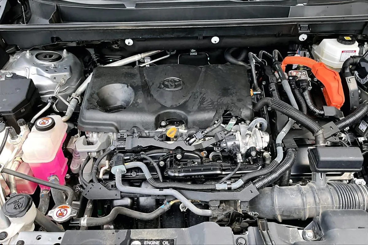 2025 Toyota RAV4 Hybrid LE thumbnail 32
