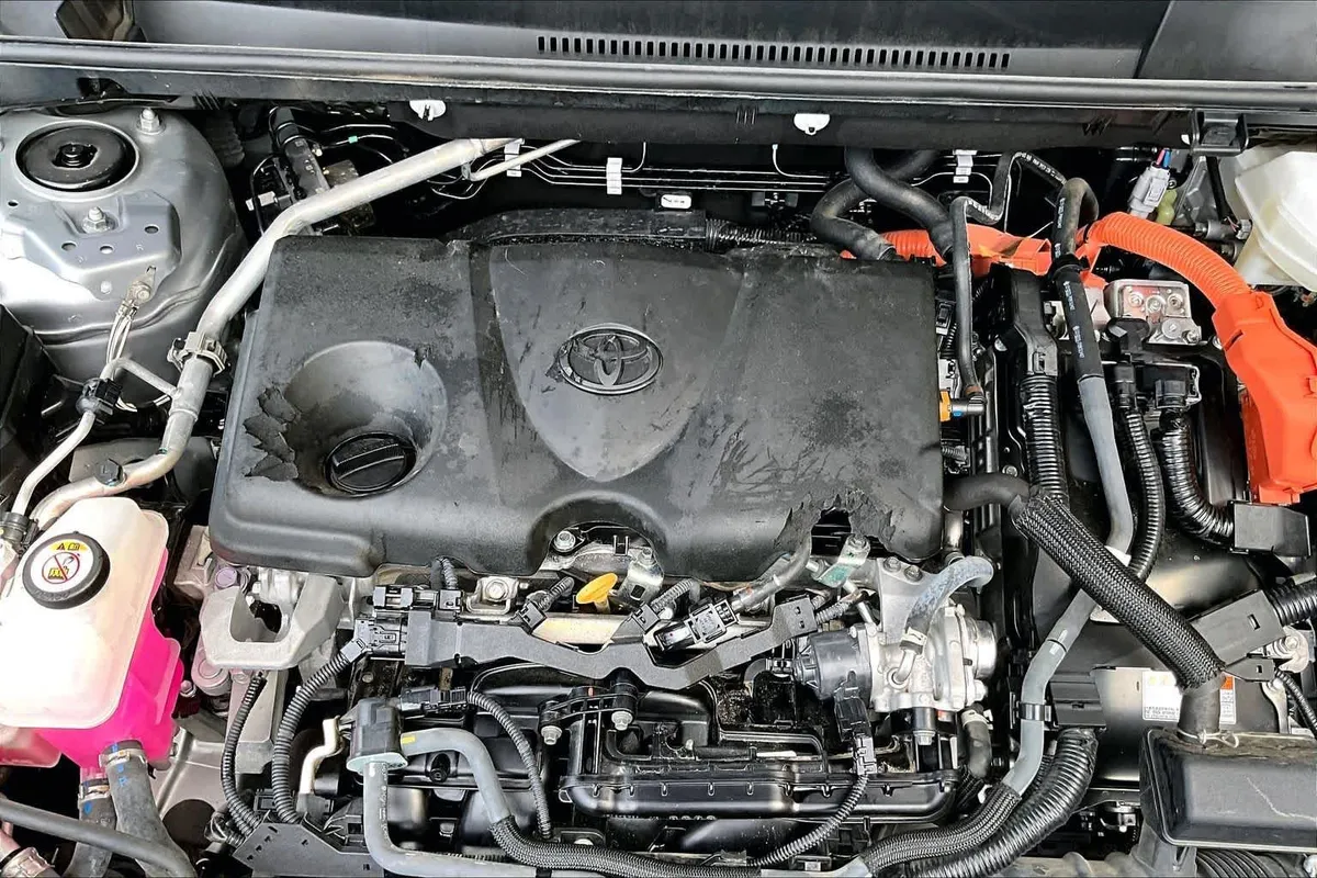 2025 Toyota RAV4 Hybrid LE thumbnail 33
