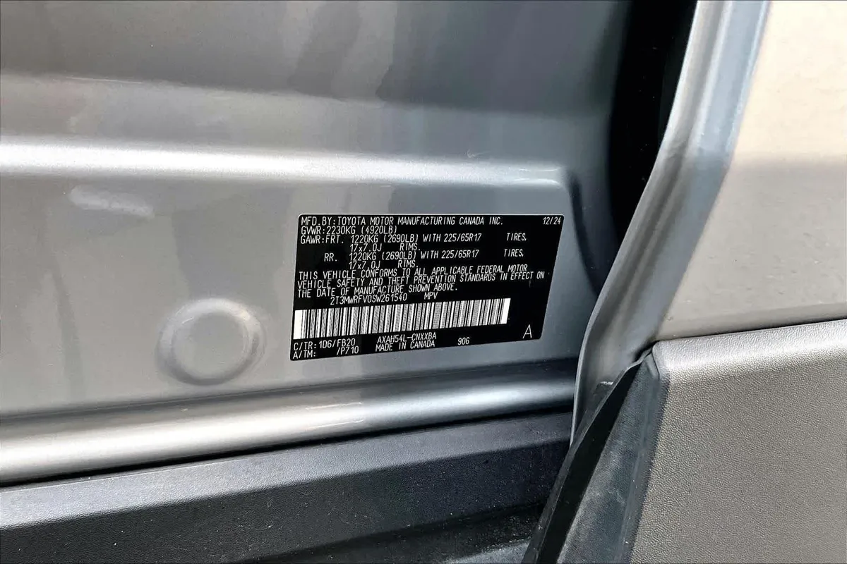 2025 Toyota RAV4 Hybrid LE thumbnail 34