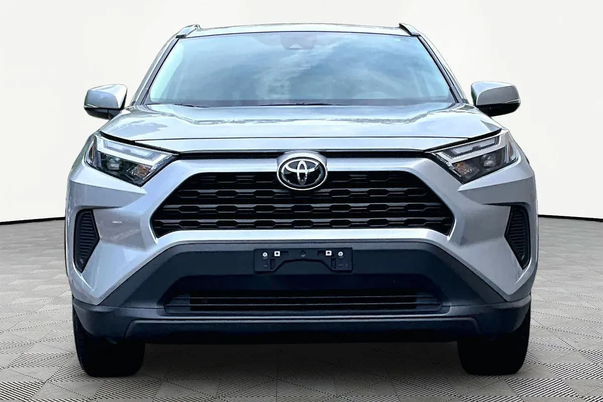 2025 Toyota RAV4 Hybrid LE thumbnail 4