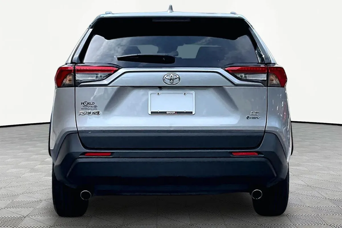 2025 Toyota RAV4 Hybrid LE thumbnail 5