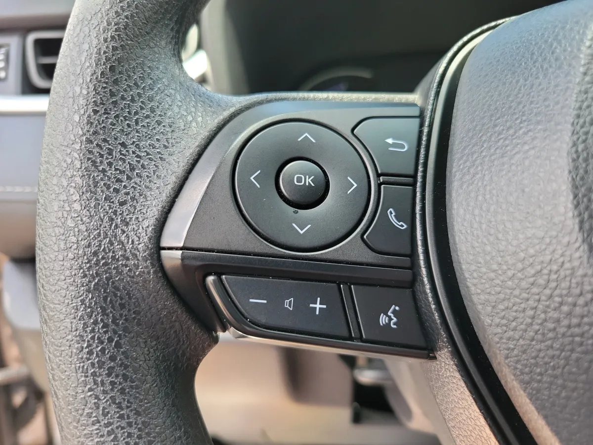 2025 Toyota RAV4 Hybrid LE thumbnail 13