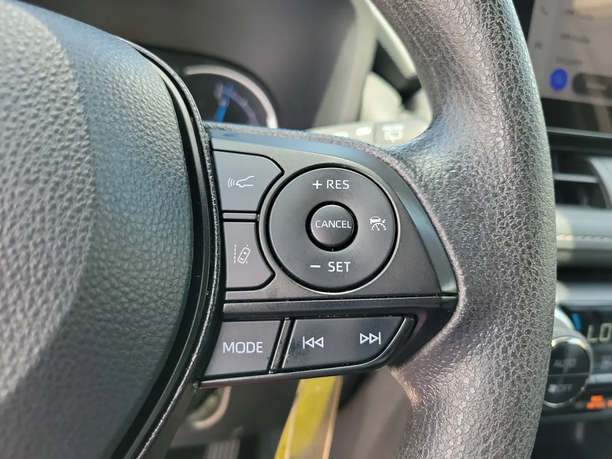 2025 Toyota RAV4 Hybrid LE thumbnail 14