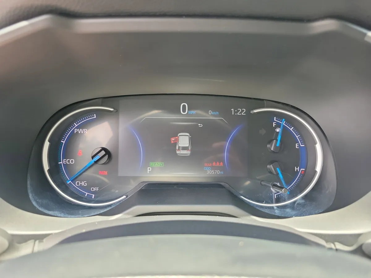 2025 Toyota RAV4 Hybrid LE thumbnail 15
